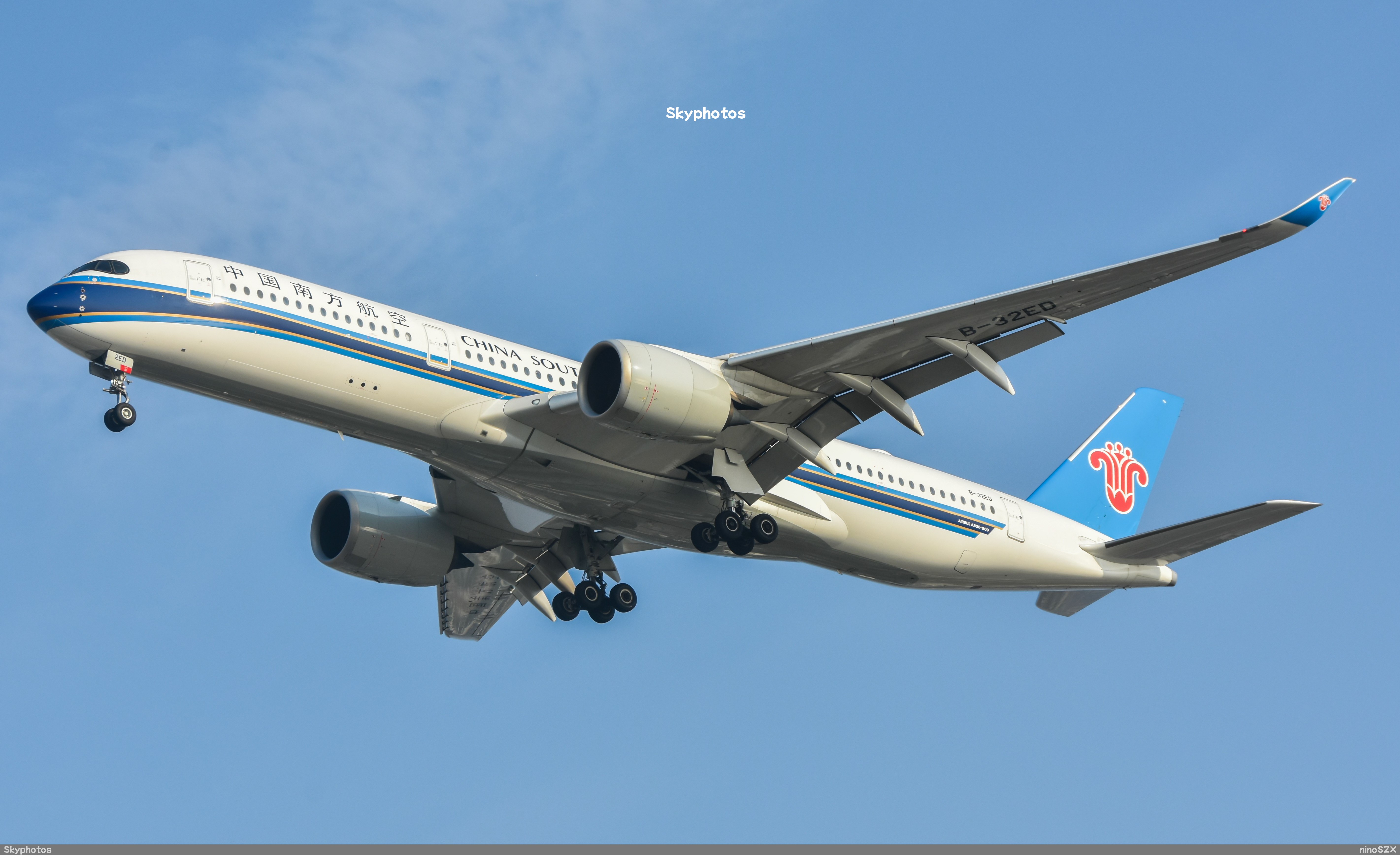 中国南方航空 A350-941 at 深圳宝安国际机场