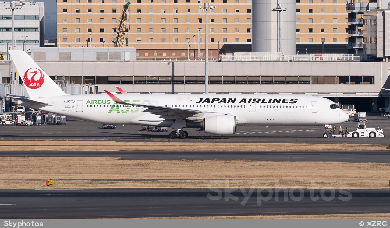 Japan Airlines Airbus A350-941 at RJTT