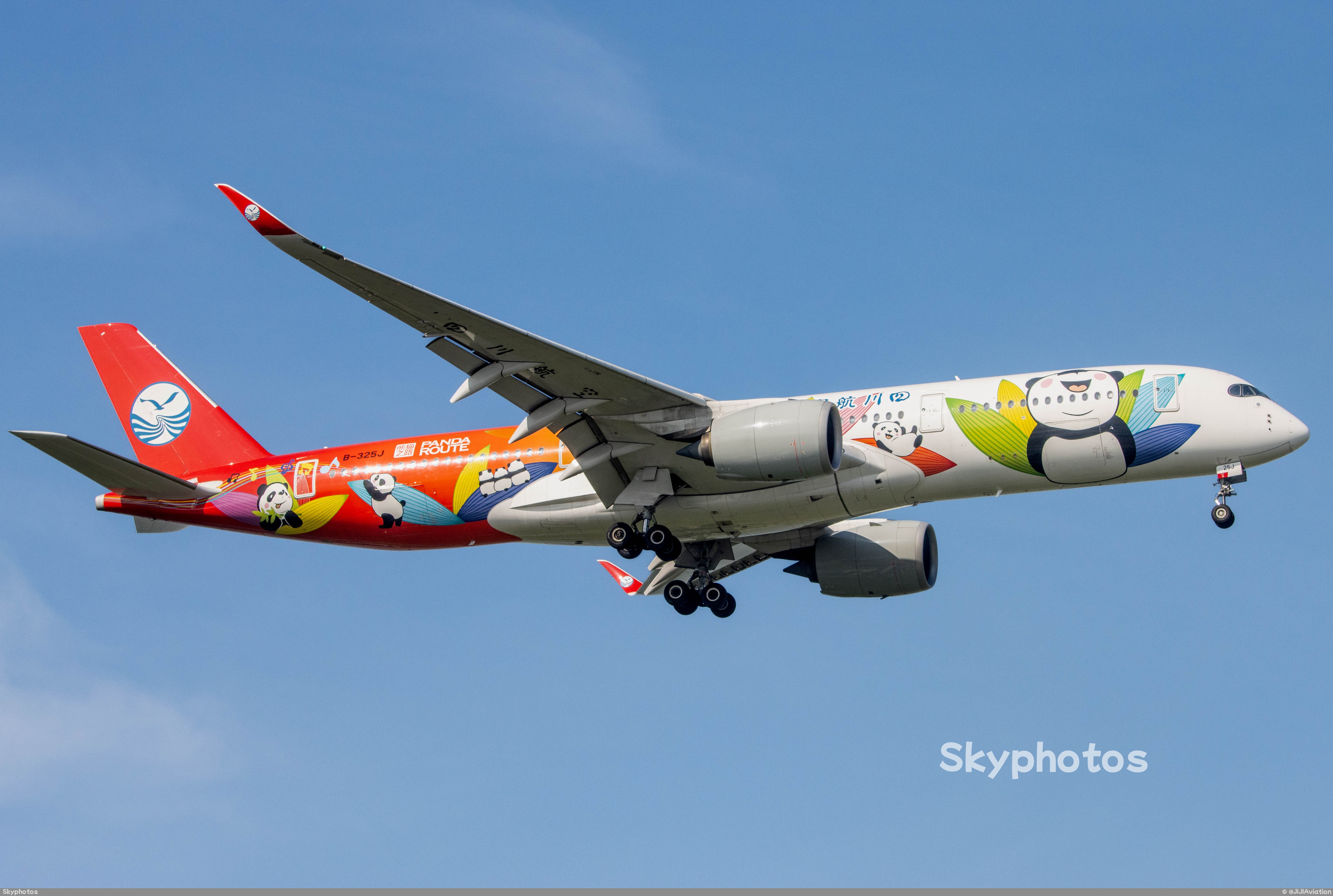 四川航空 A350-941 at 深圳宝安国际机场
