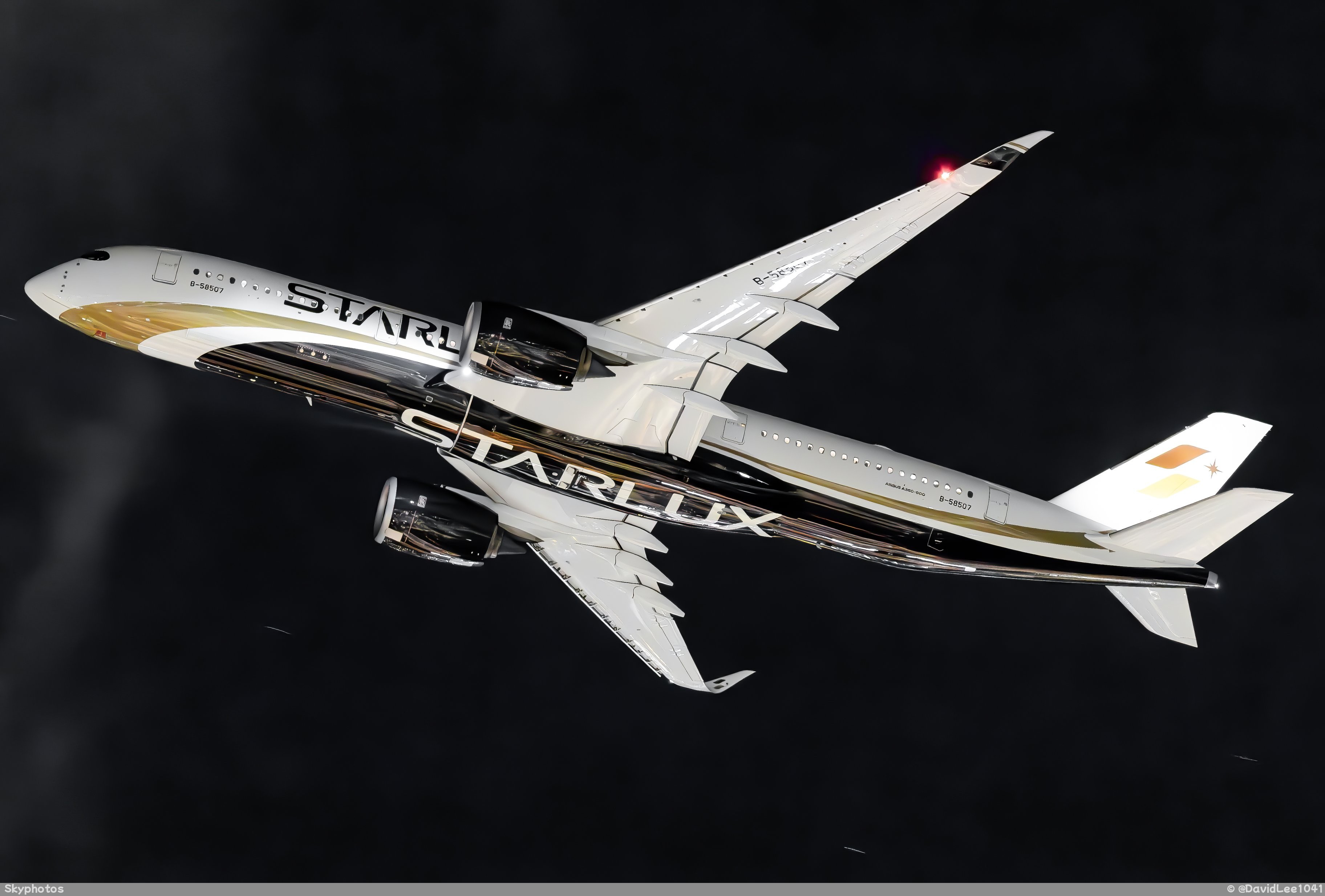 星宇航空 A350-941 at HKG