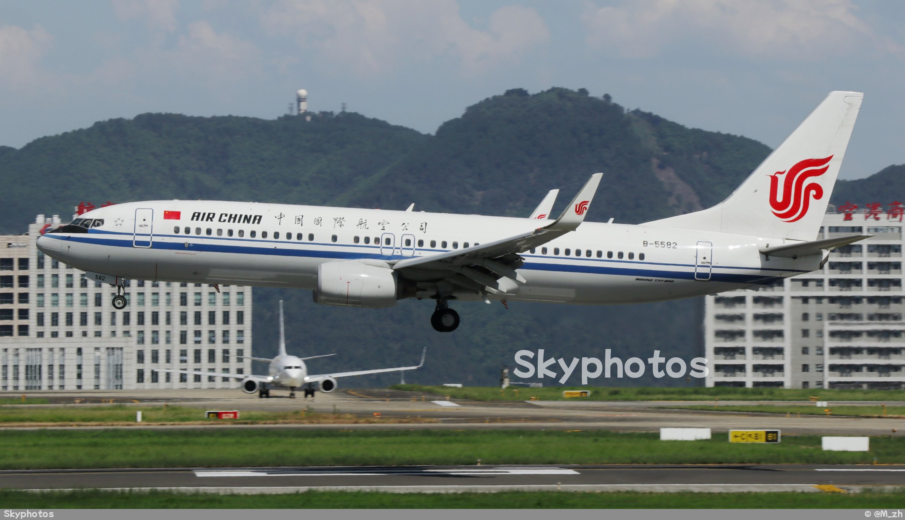 中国国际航空 B737-89L(WL) at 重庆江北国际机场