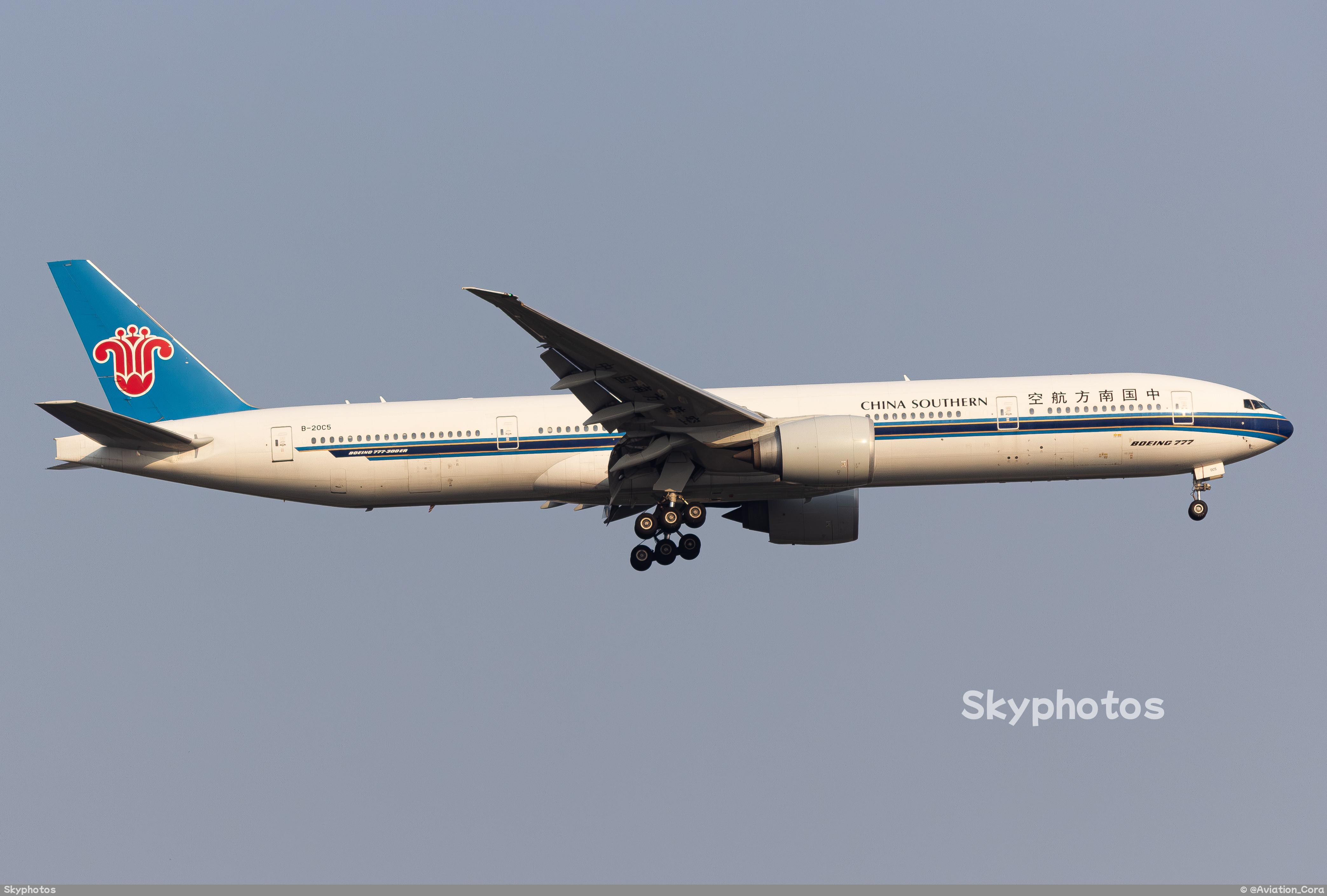 中国南方航空 B777-300ER at 广州白云国际机场