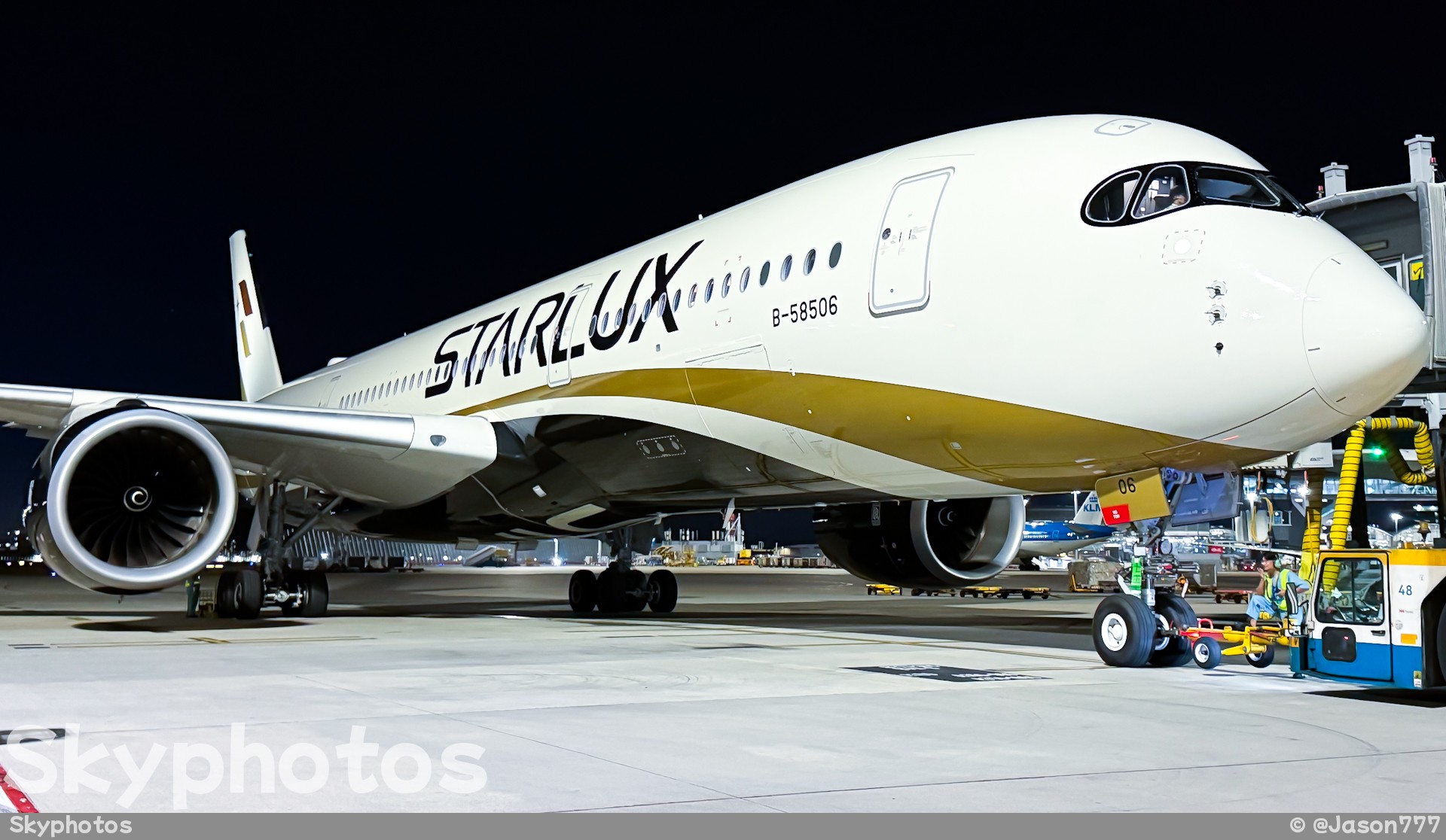 星宇航空 A350-941 at 香港国际机场
