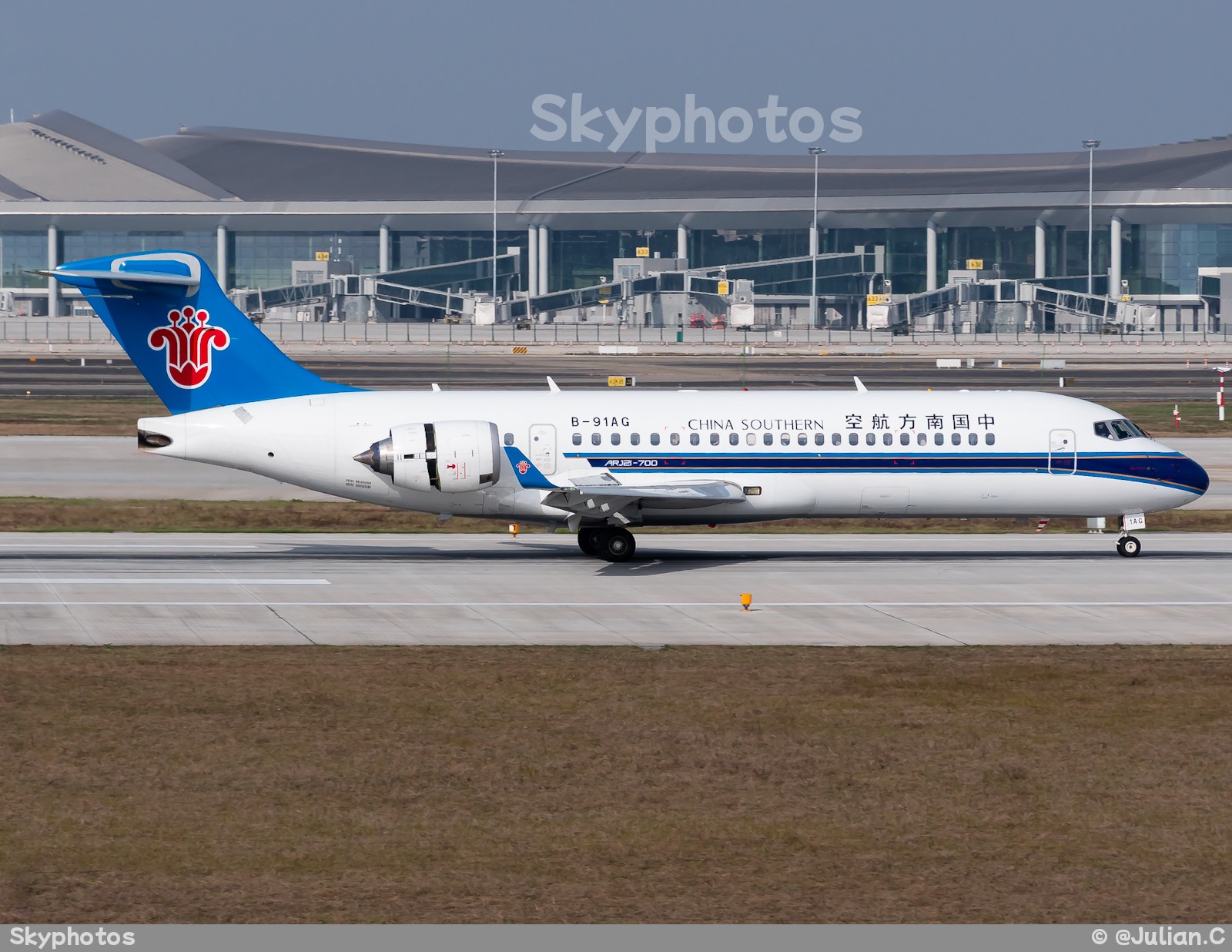 中国南方航空 ARJ21-700 at 重庆江北国际机场