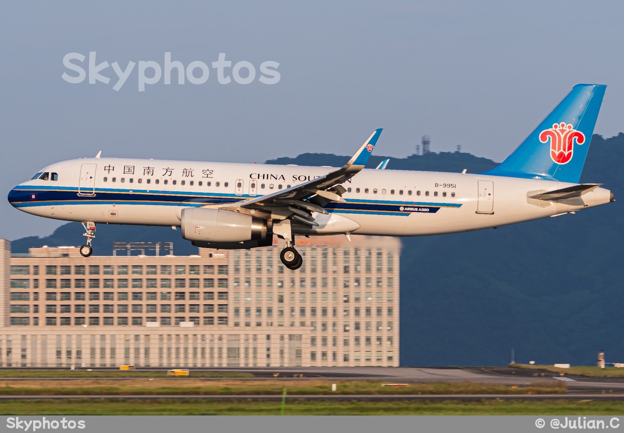 中国南方航空 A320-232（WL） at 重庆江北国际机场