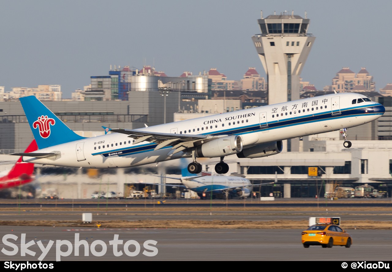 中国南方航空 A321-231 at 上海虹桥国际机场