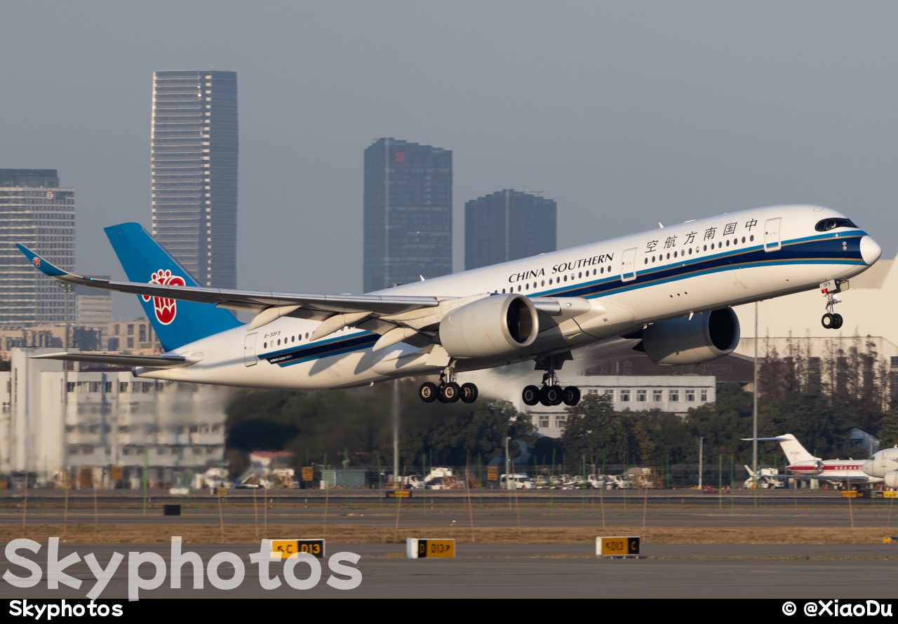 中国南方航空 A350-941 at 上海虹桥国际机场
