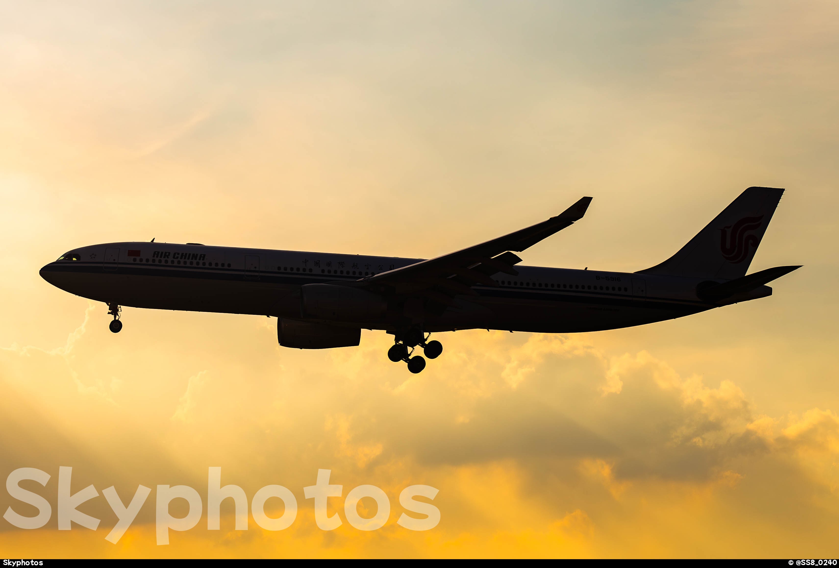 中国国际航空 A330-343X at 广州白云国际机场(CAN/ZGGG)