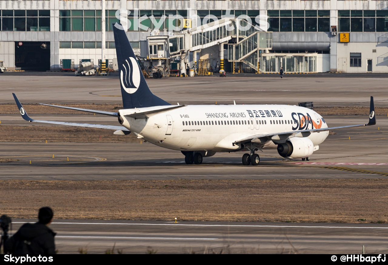 山东航空 B737-85N(WL)