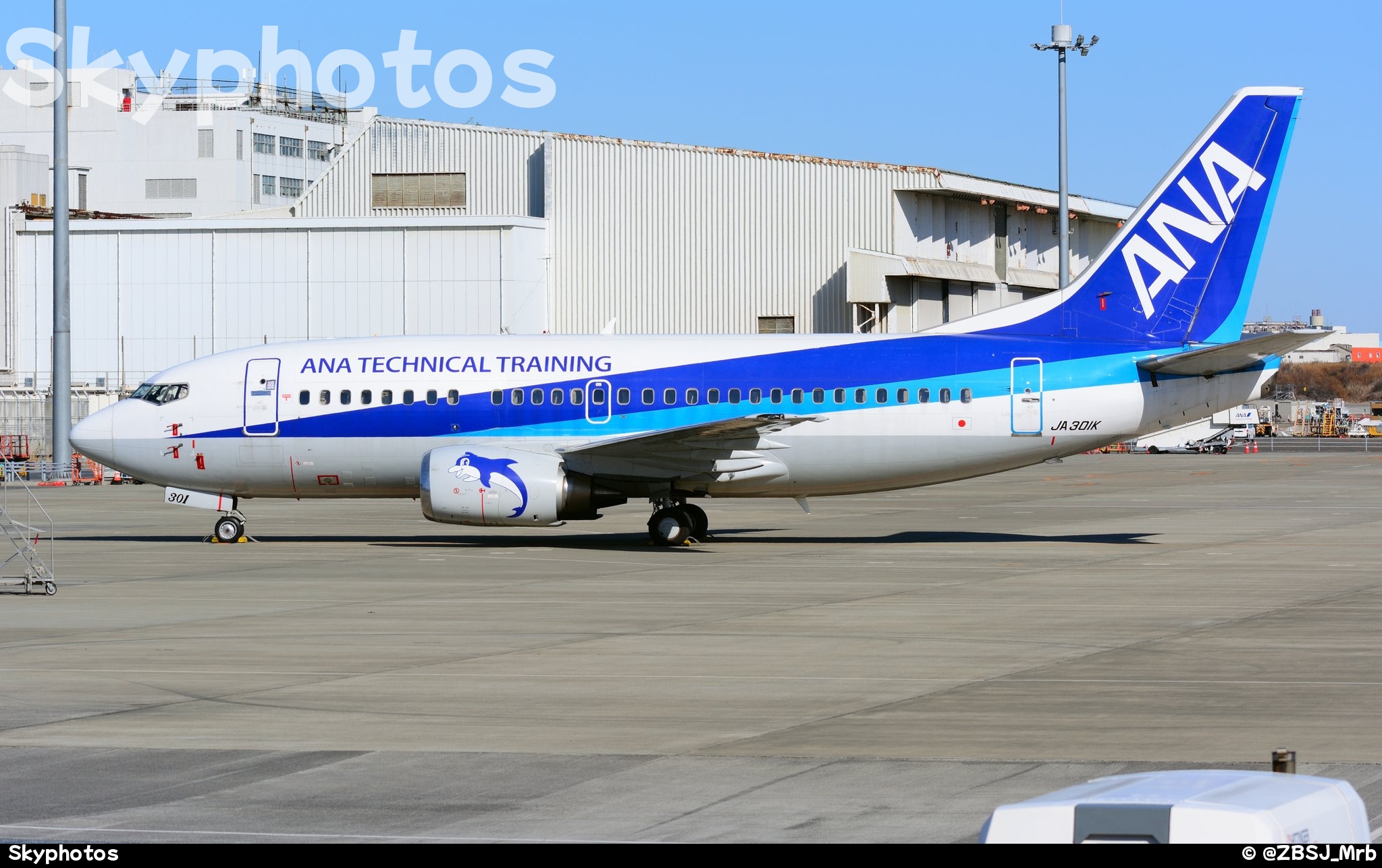 全日空 Boeing 737-54K