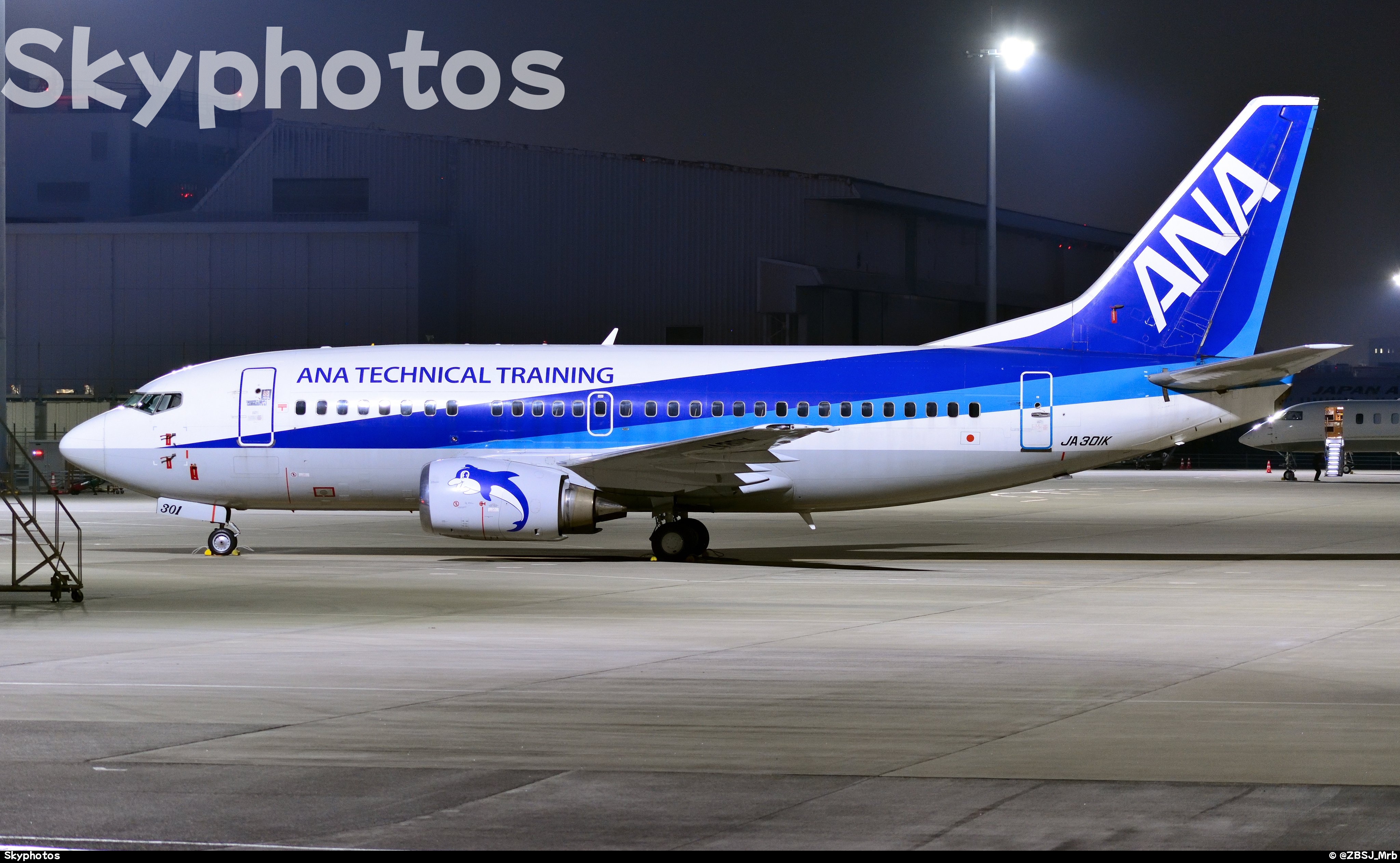 全日空 Boeing 737-54K