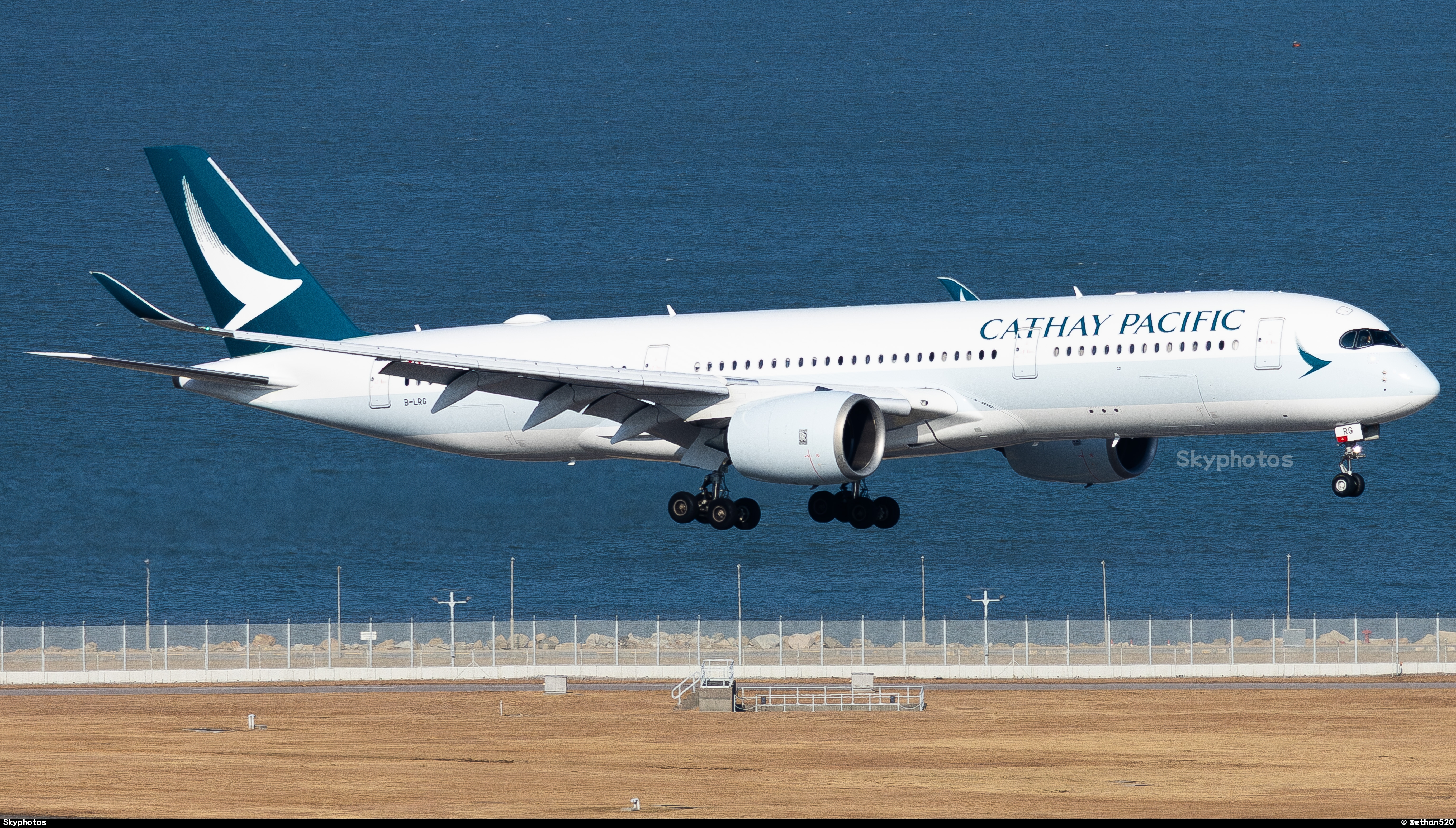 国泰航空 A350-941 at 香港国际机场