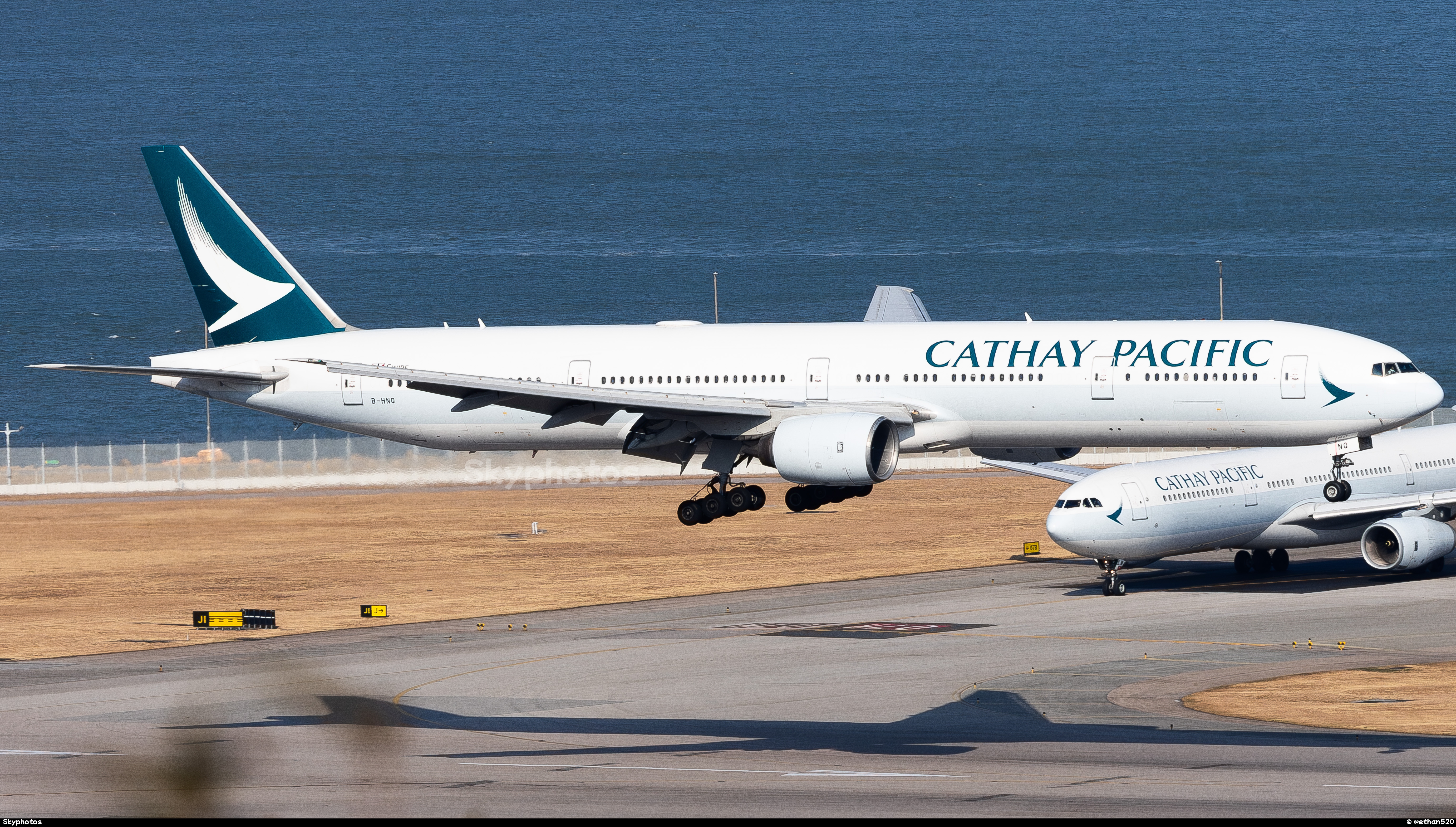 国泰航空 B777-367