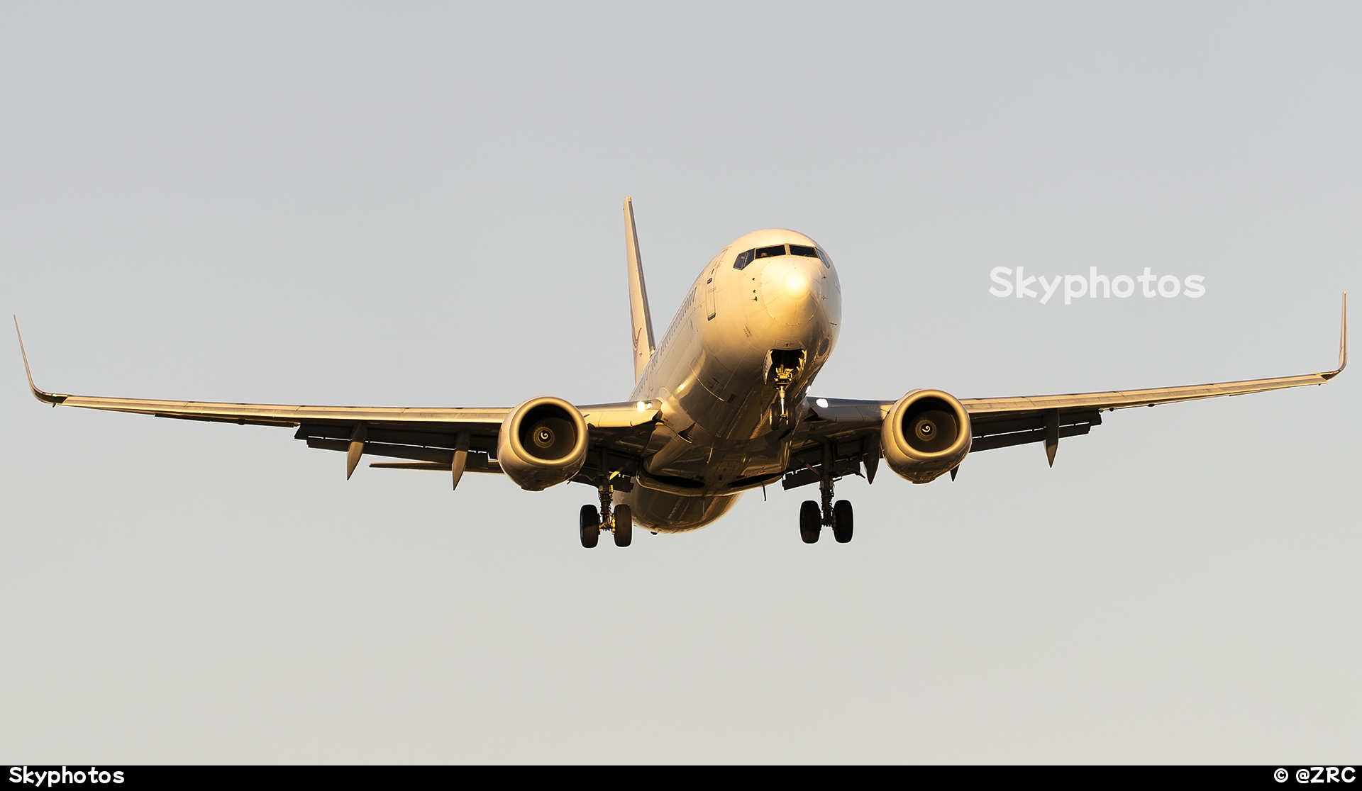 瑞丽航空 B737-800(WL) at ZYTL