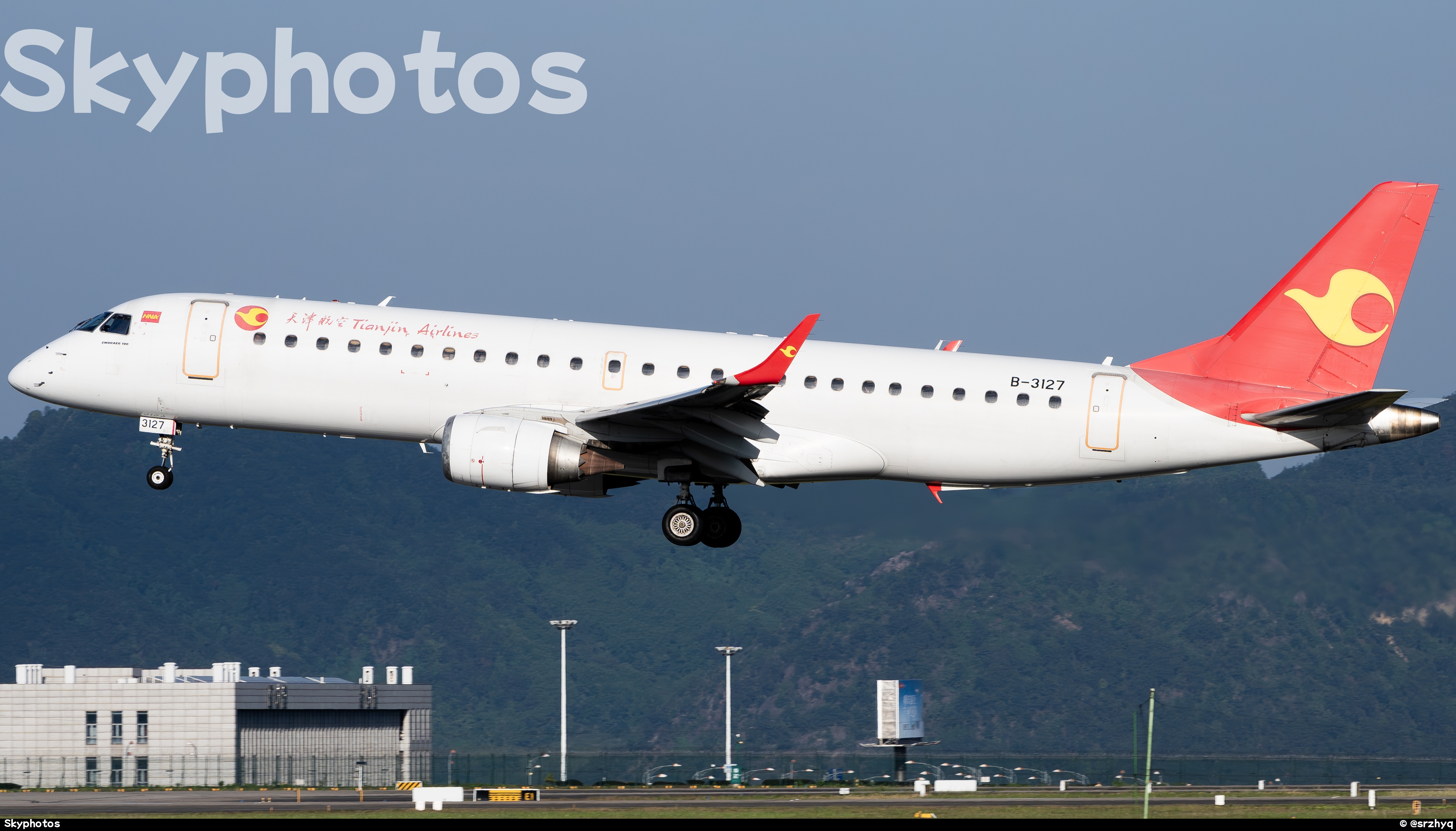 大新华快运/天津航空 E190