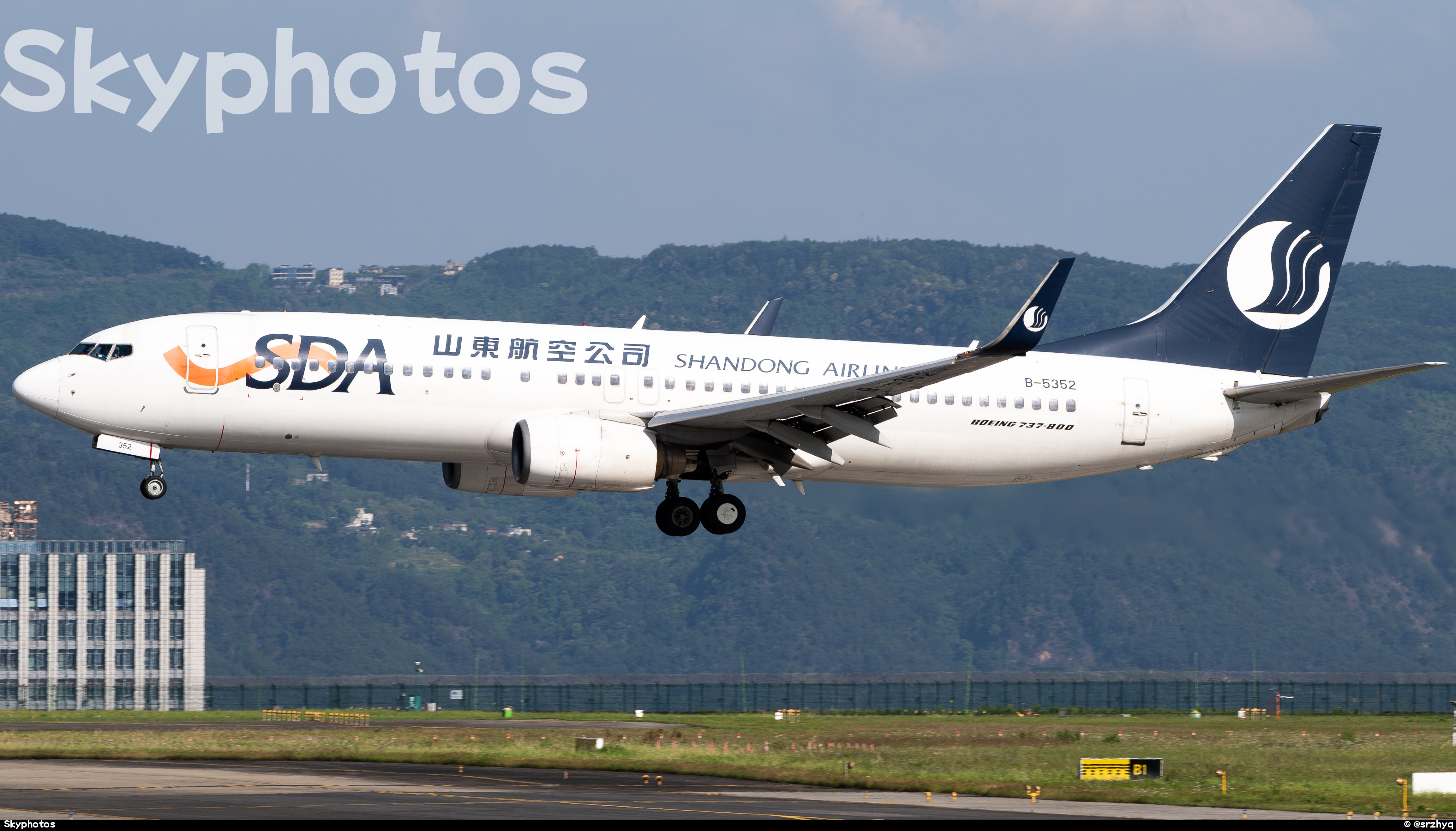 山东航空 B737-85N(WL)
