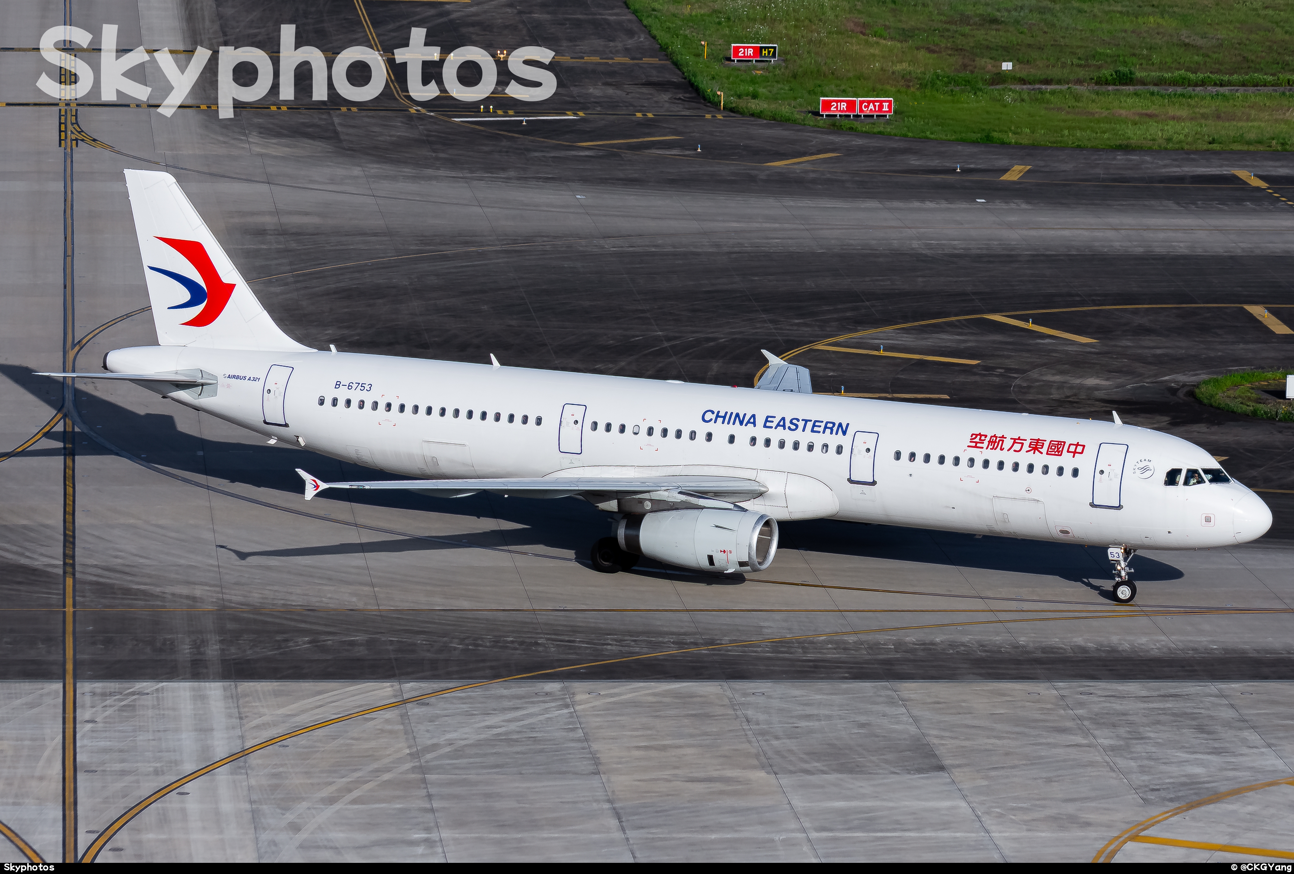 中国东方航空 A321-231 at ZUCK