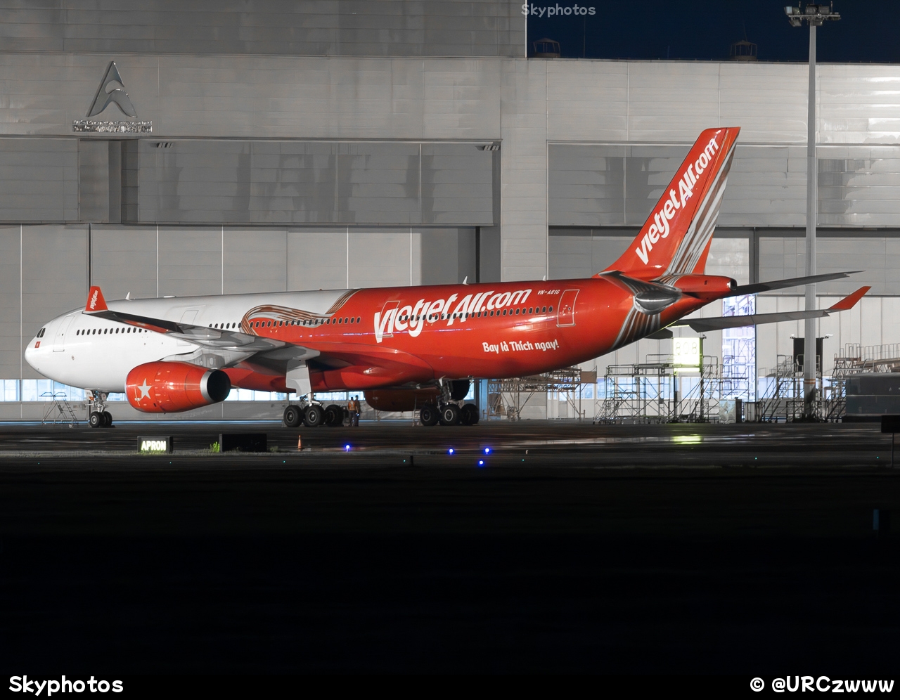 Vietjet Air A330-303 at 海口美兰国际机场