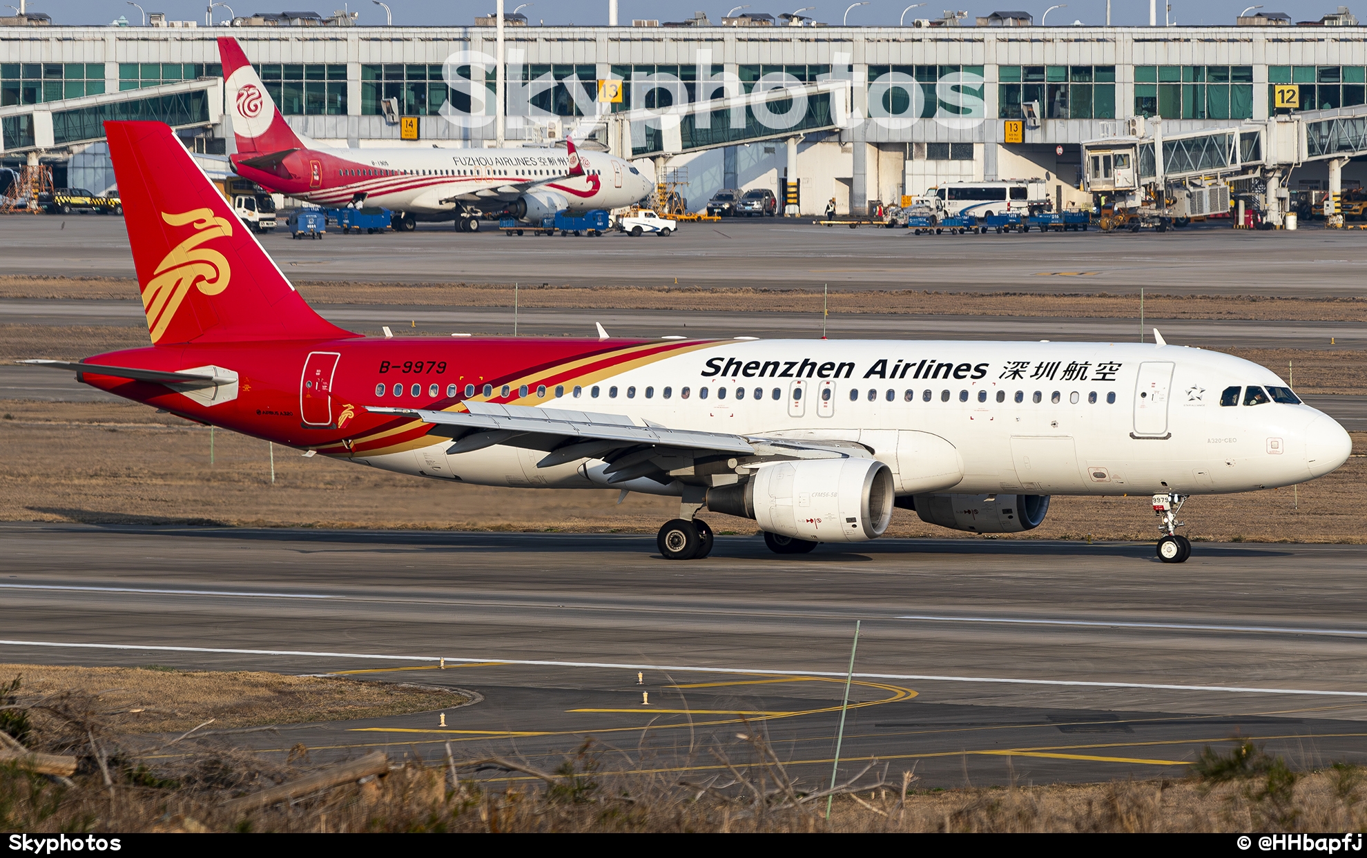 深圳航空 A320-214