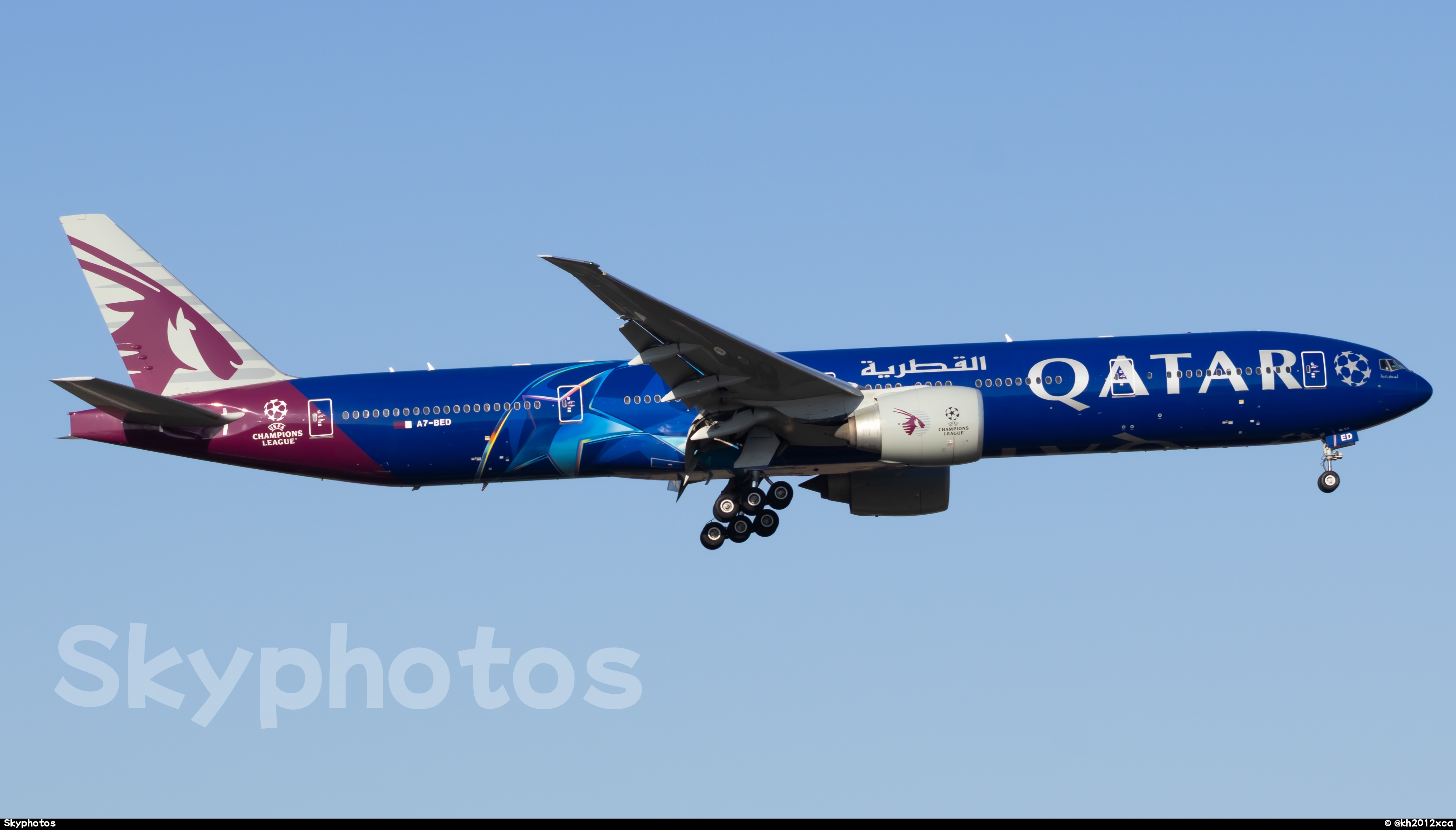 Qatar Airways Boeing 777-3DZER at 上海浦东国际机场